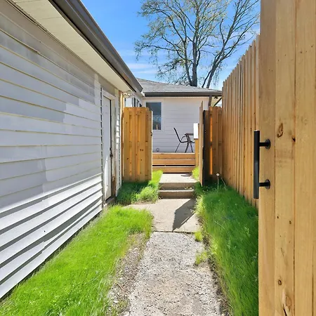 Cute, Charming, West Nash,1 Bed 1bath , Private Fenced Yard