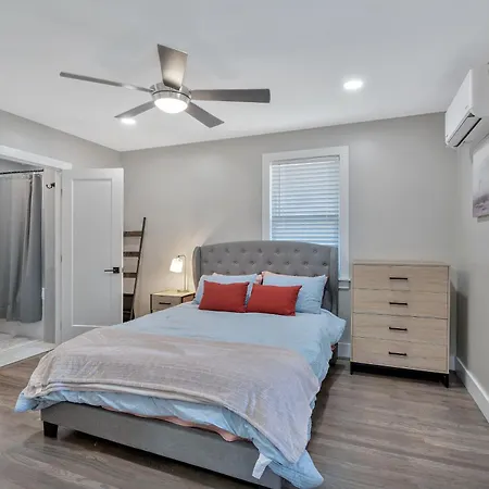 Holiday home Cute, Charming, West Nash,1 Bed 1bath , Private Fenced Yard Nashville
