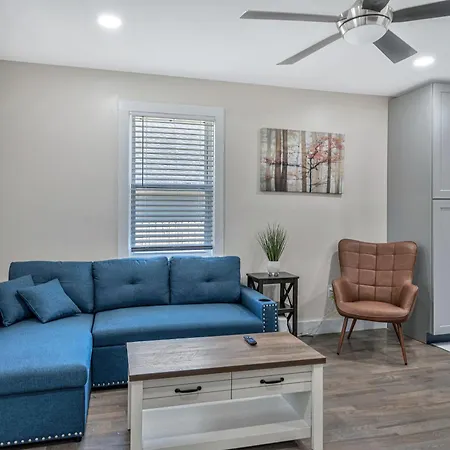 Cute, Charming, West Nash,1 Bed 1bath , Private Fenced Yard Holiday home