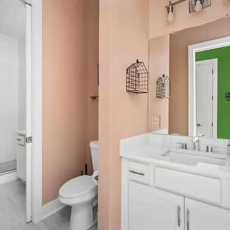 Bloom Haus Dt 2miles - 8 Q Beds - Rooftop - Omg