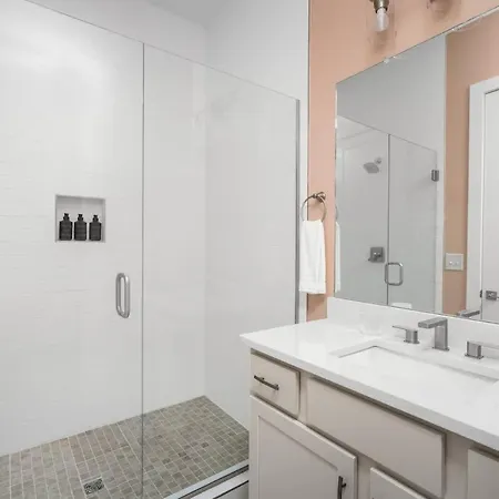 Holiday home Bloom Haus Dt 2miles - 8 Q Beds - Rooftop - Omg