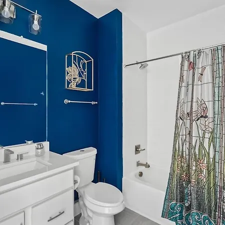 Bloom Haus Dt 2miles - 8 Q Beds - Rooftop - Omg *