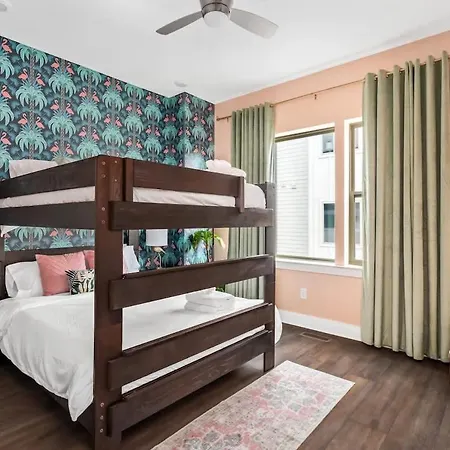 Bloom Haus Dt 2miles - 8 Q Beds - Rooftop - Omg Holiday home *