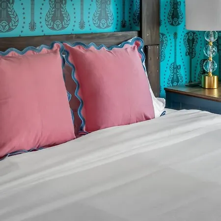 Disco Cowgirl Broadway 2miles - 8 Q Beds - Rooftop - Omg Holiday home *