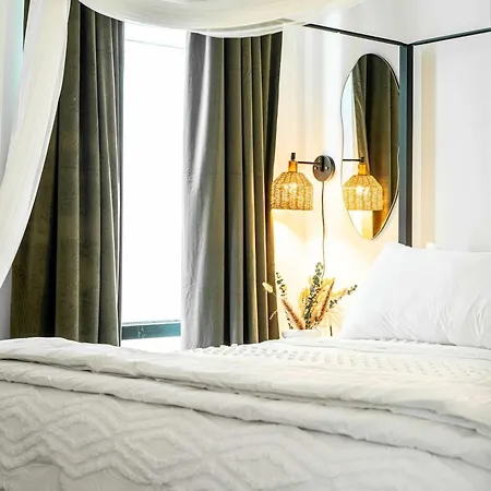 Apartment 2-bed 2-bath Luxury Retreat