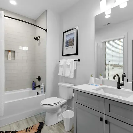 14 Bed Luxe Retreat With Game & Perfect For Large Groups!