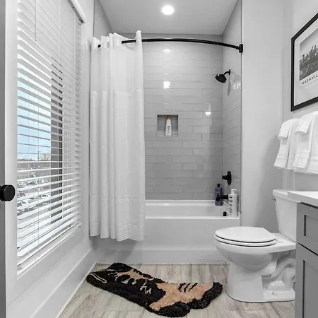14 Bed Luxe Retreat With Game & Perfect For Large Groups!