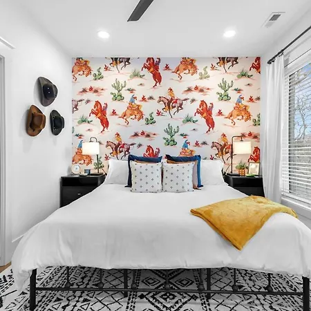 14 Bed Luxe Retreat With Game & Perfect For Large Groups! * Nashville