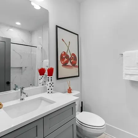 Holiday home 14 Bed Luxe Retreat With Game & Perfect For Large Groups!
