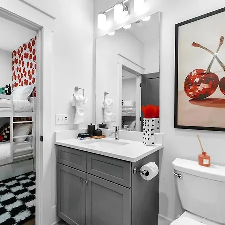 14 Bed Luxe Retreat With Game & Perfect For Large Groups! Holiday home Nashville