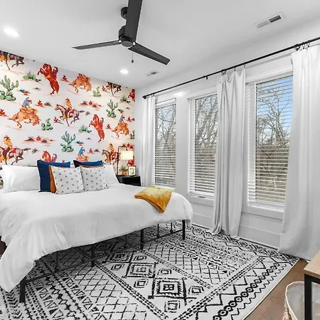 14 Bed Luxe Retreat With Game & Perfect For Large Groups! Holiday home Nashville