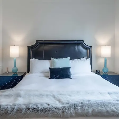 Apartment 121 Floor 2 Buyout By Avantstay Entire Second Floor Buyout Of 121 Sleeps 18