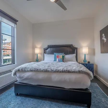 121 Floor 2 Buyout By Avantstay Entire Second Floor Buyout Of 121 Sleeps 18