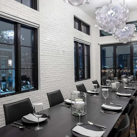 Apartment 121 Floor 2 Buyout By Avantstay Entire Second Floor Buyout Of 121 Sleeps 18