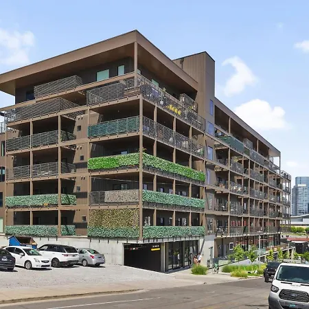 Penthouse Luxury With Pool Patio And View Walk To Broadway *