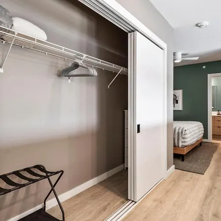 Penthouse Luxury With Pool Patio And View Walk To Broadway Nashville