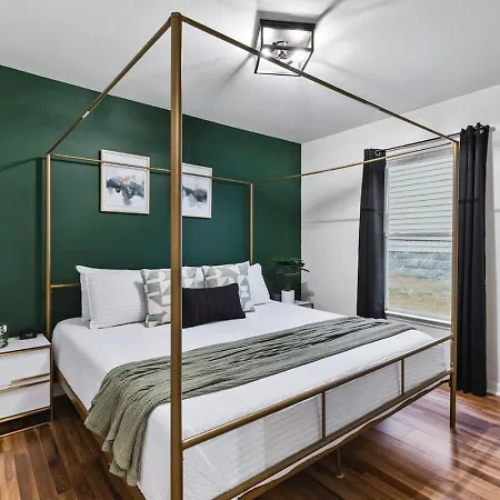 Pool Table Walk To Downtown Bars And Farmers Market Holiday home *