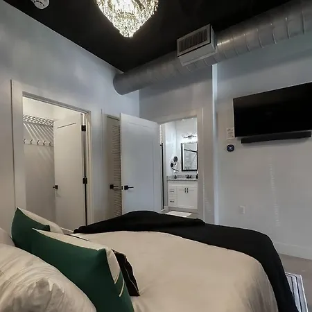 Unique Executive & Workspace Apartment