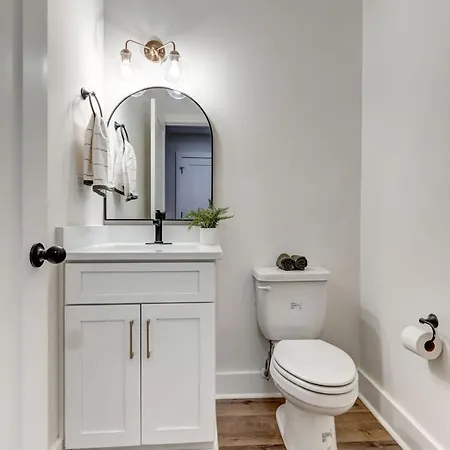 - 15 Mins Dtla, 10 Mins Airport Holiday home Nashville