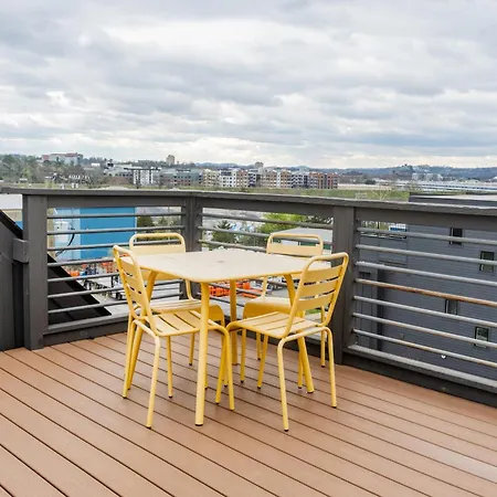 Modern Townhouse Rooftop Garage *