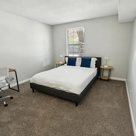 Brentwood A2 I Cozy & Comfy I 2bd I Free Parking Apartment