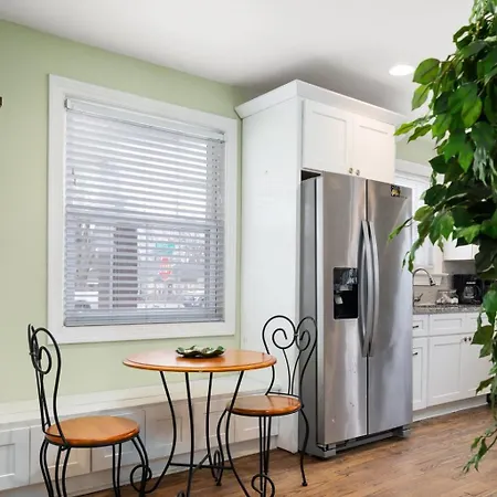 Holiday home The Woods Cozy 3br Near Downtown *