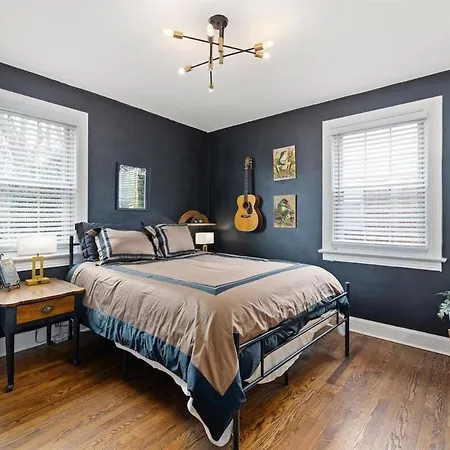 Holiday home The Woods Cozy 3br Near Downtown