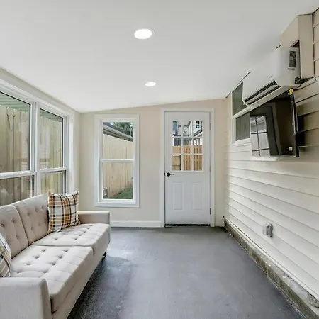 Apartment Beautiful, Enchanting, Private, 1 Bedroom 1 Bath