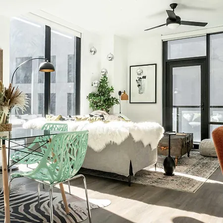 Apartment Cental Luxe 2 Bed 2 Bath *