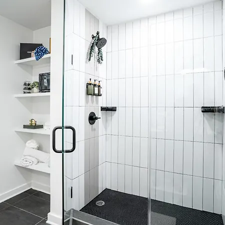 Cental Luxe 2 Bed 2 Bath
