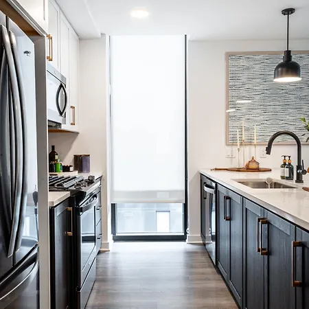 Cental Luxe 2 Bed 2 Bath *