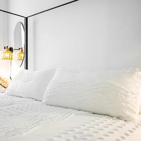 Cental Luxe 2 Bed 2 Bath