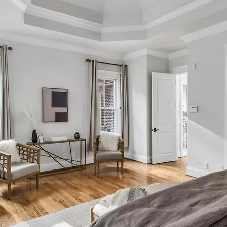 Luxe Large With Movie Room, Hot Tub, Garage *