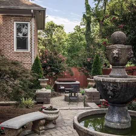 Luxe Large With Movie Room, Hot Tub, Garage Nashville