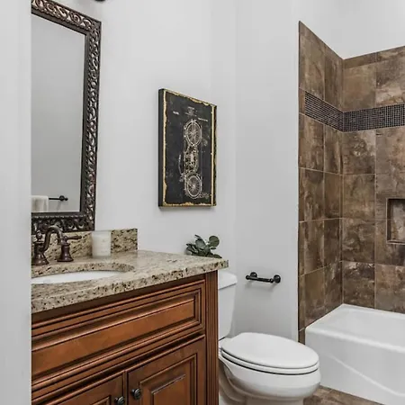 Holiday home Luxe Large With Movie Room, Hot Tub, Garage