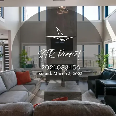Skyline View Mansion, Hot Tub, Close To Downtown, Less Than 10 Mins To 5 Points And Broadway, 3 Spacious Suites, Workspace, Garage Spaces And Ample Parking, 24 Hr Hospitality