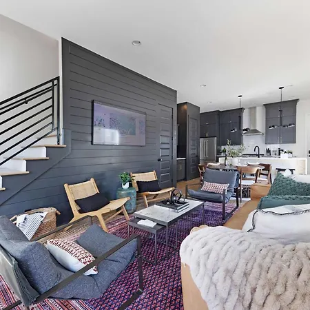 The Willie - Newly Redesigned, Game & Rooftop Holiday home *