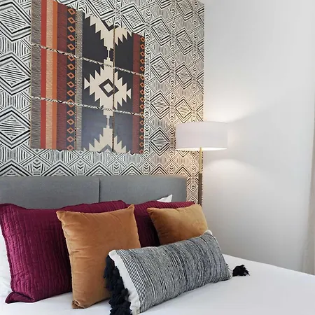 The Willie - Newly Redesigned, Game & Rooftop Holiday home *