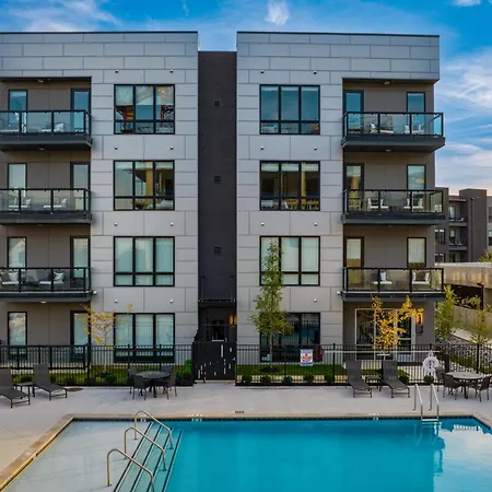 Holiday home Walkable Midtown Location Modern Amenities Pool Gym Anthem By Avantstay *