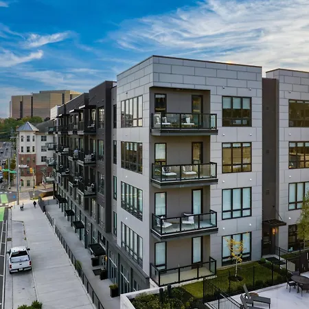 Walkable Midtown Location Modern Amenities Pool Gym Anthem By Avantstay *