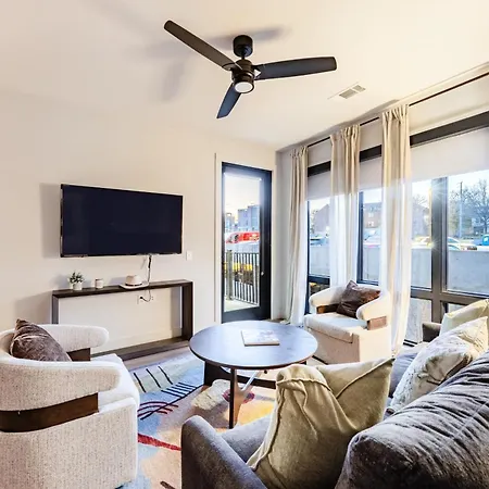 Walkable Midtown Location Modern Amenities Pool Gym Anthem By Avantstay Nashville