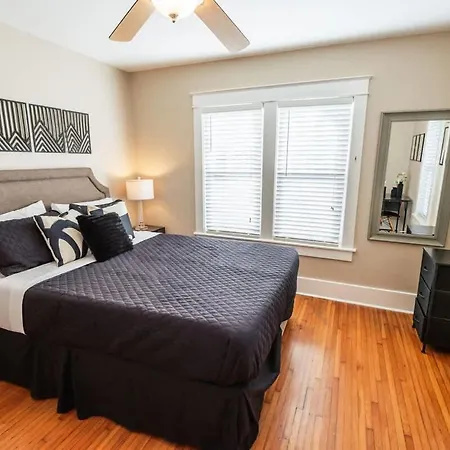 1009 Eastside Vibe - Big & Holiday home