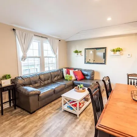 7 Min Drive To Broadway- Walkable Neighborhood Holiday home