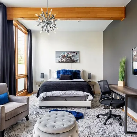 A Spacious With Amazing Views And Elevated Outdoor Spaces Nashville