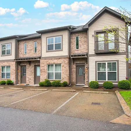Relaxing 2 Bd 2 5 Ba Base Nashville