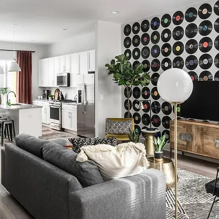 House Of Many Records - Brand New Spacious Luxury *