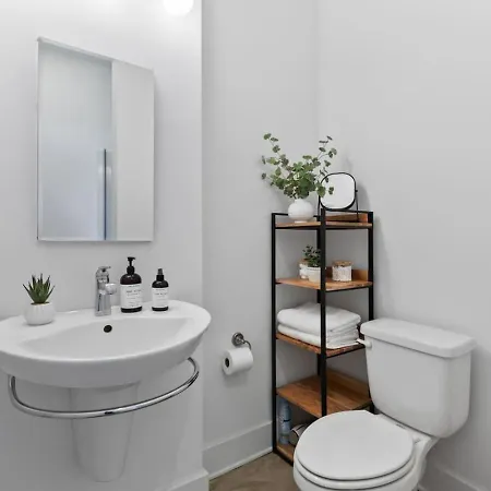 Vibrant In The Nations With Garage Walk To Restaurants And Shops Holiday home *