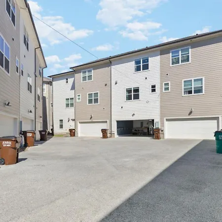 Vibrant In The Nations With Garage Walk To Restaurants And Shops Nashville