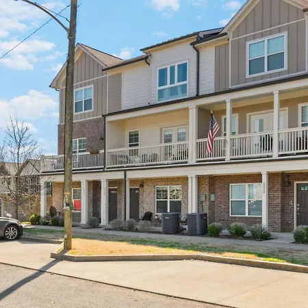 Holiday home Vibrant In The Nations With Garage Walk To Restaurants And Shops Nashville