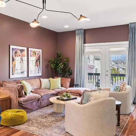 Vibrant In The Nations With Garage Walk To Restaurants And Shops Holiday home *